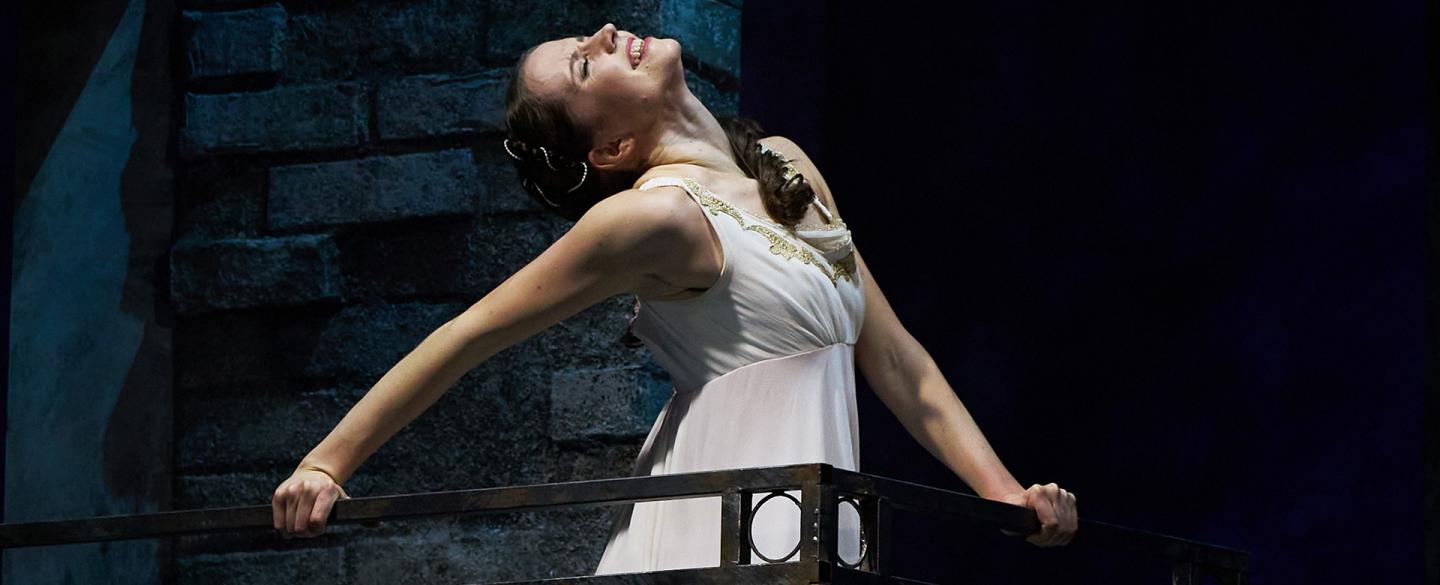 Romeo and juliet white dress hotsell